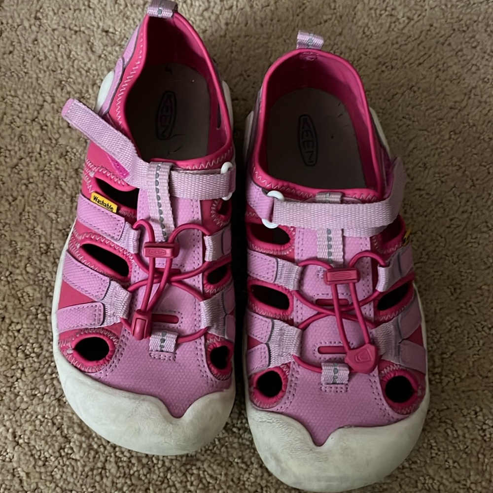 Keen girls sneaker sandals size 4